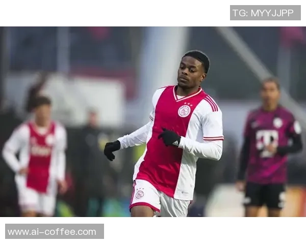 阿贾克斯青年队迎战阿尔克马展现青春风采与竞技激情